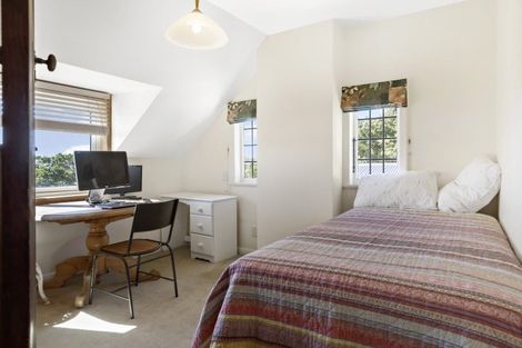 Photo of property in 18 Mahoe Street, Eastbourne, Lower Hutt, 5013