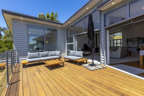 Photo of property in 11 Dudley Crescent, Cable Bay, 0420