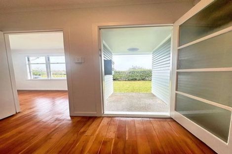 Photo of property in 479 Waitakere Road, Taupaki, Henderson, 0782