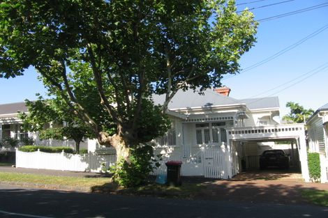 Photo of property in 32 Herne Bay Road, Herne Bay, Auckland, 1011