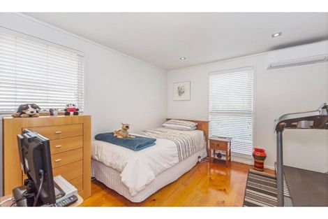 Photo of property in 1/4 Battle Place, Glenfield, Auckland, 0629