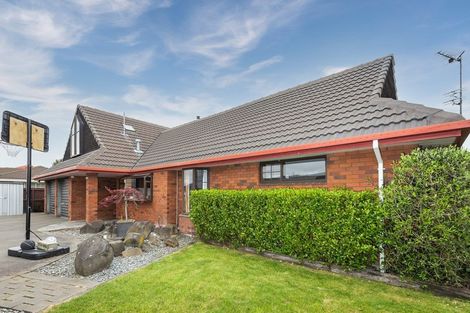 Photo of property in 8 Goodall Place, Redwood, Christchurch, 8051