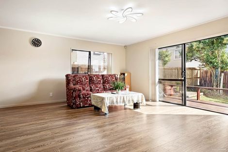 Photo of property in 2/8 Locket Road, Glenfield, Auckland, 0629