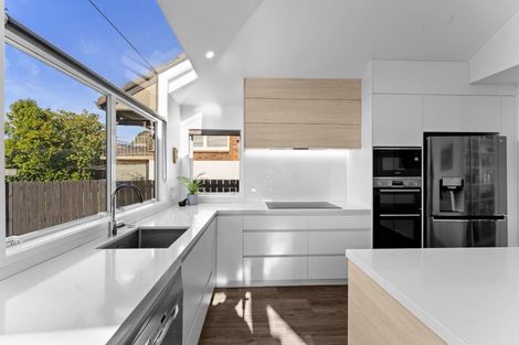 Photo of property in 9 The Anchorage, Sunnyhills, Auckland, 2010