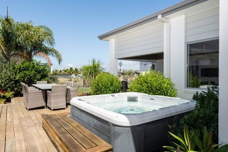 Photo of property in 42 Cassinia Close, Papamoa Beach, Papamoa, 3118