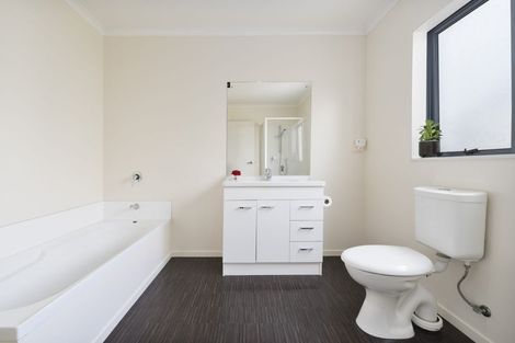 Photo of property in 6 Newfound Way, Glen Eden, Auckland, 0602