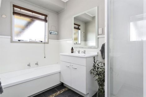 Photo of property in 308 Shakespeare Street, Leamington, Cambridge, 3432