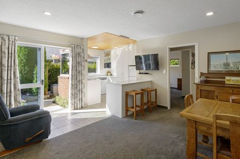 Photo of property in 4 Claverley Gardens, Avonhead, Christchurch, 8042