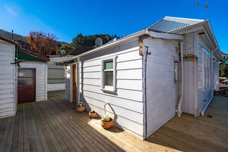 Photo of property in 27 Voelas Road, Lyttelton, 8082