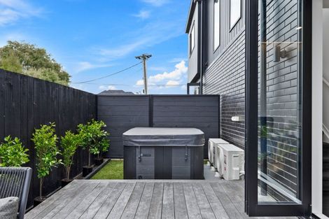 Photo of property in 18b St Michaels Avenue, Point Chevalier, Auckland, 1022