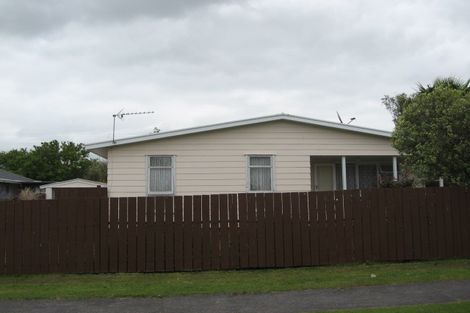 Photo of property in 15 Rountree Place, Conifer Grove, Takanini, 2112