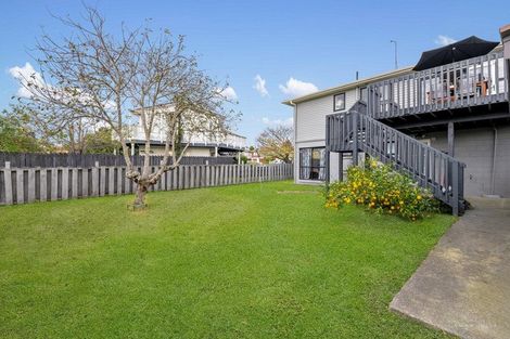 Photo of property in 13 Bodi Place, Te Atatu South, Auckland, 0610