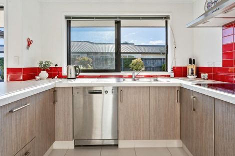 Photo of property in 42 Kowi Lakes Drive, One Tree Point, 0118