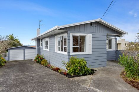 Photo of property in 1/57 Deep Creek Road, Waiake, Auckland, 0630