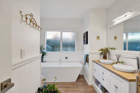 Photo of property in 14a Clawton Street, Westown, New Plymouth, 4310