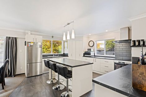 Photo of property in 4 Cargill Place, Frankleigh Park, New Plymouth, 4310