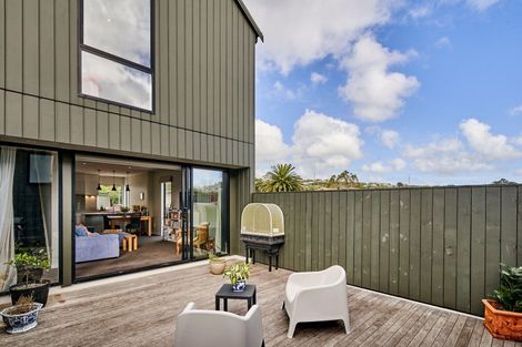 Photo of property in 9/6 Oswald Crescent, Paparangi, Wellington, 6037