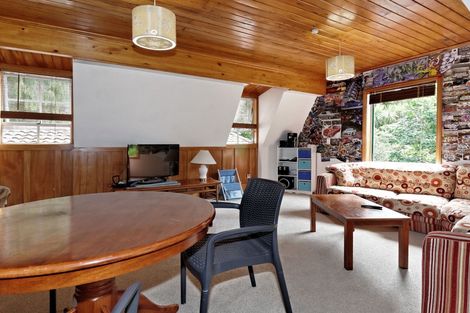 Photo of property in 31 Napuka Road, Henderson Valley, Auckland, 0612