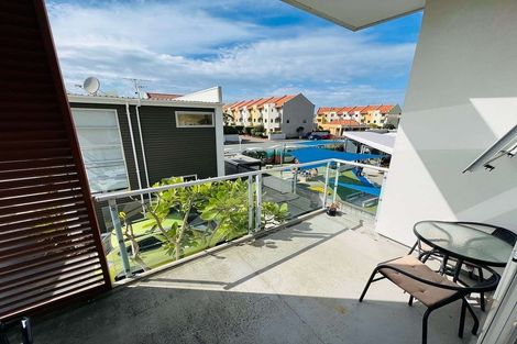 Photo of property in 2/306 Evans Bay Parade, Hataitai, Wellington, 6021