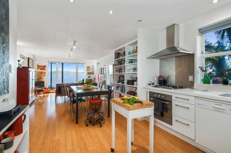 Photo of property in 125 Koutu Road, Kawaha Point, Rotorua, 3010