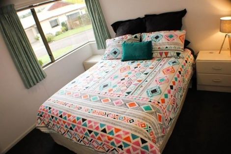 Photo of property in 16 Claridge Place, Taradale, Napier, 4112
