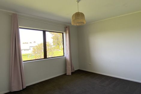 Photo of property in 23 Flanshaw Road, Te Atatu South, Auckland, 0610