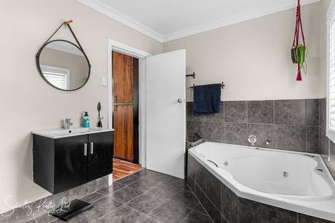 Photo of property in 17 Franklin Road, Paparoa, 0571