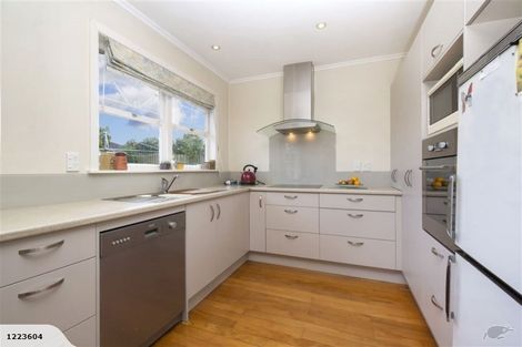 Photo of property in 63 Beechdale Crescent, Pakuranga Heights, Auckland, 2010