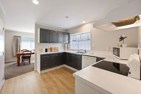 Photo of property in 1/242 Botany Road, Golflands, Auckland, 2013