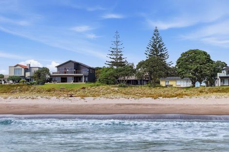 Photo of property in 135 Karewa Parade, Papamoa Beach, Papamoa, 3118