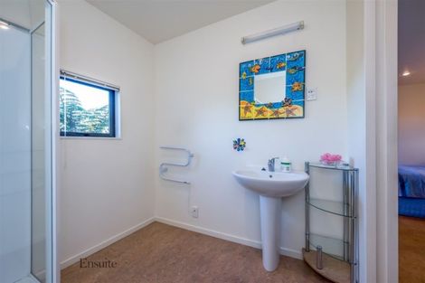 Photo of property in 100 Viewmont Drive, Harbour View, Lower Hutt, 5010