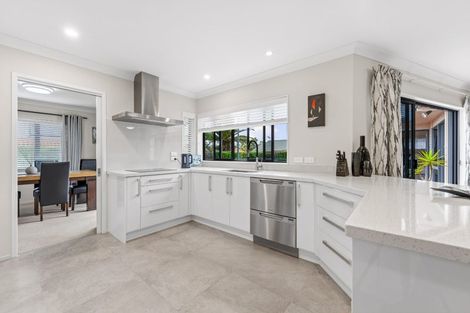 Photo of property in 72 Marina View Drive, West Harbour, Auckland, 0618