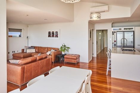 Photo of property in 25 Sunset Parade, Plimmerton, Porirua, 5026