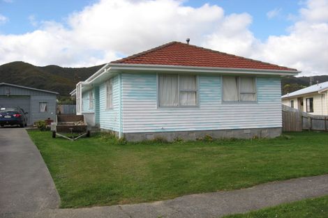 Photo of property in 338 Wellington Road, Wainuiomata, Lower Hutt, 5014