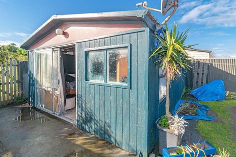 Photo of property in 15 Waitote Street, Castlecliff, Whanganui, 4501