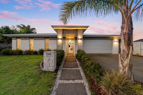 Photo of property in 7 Raiha Street, Papamoa Beach, Papamoa, 3118