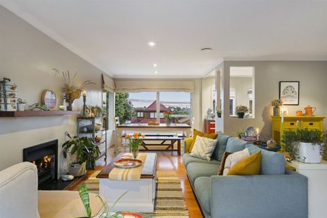 Photo of property in 24 Otakau Road, Milford, Auckland, 0620