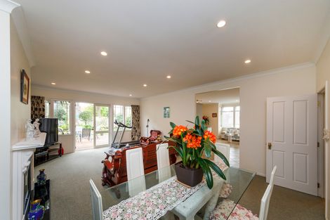 Photo of property in 4 The Oaks, Awapuni, Palmerston North, 4412