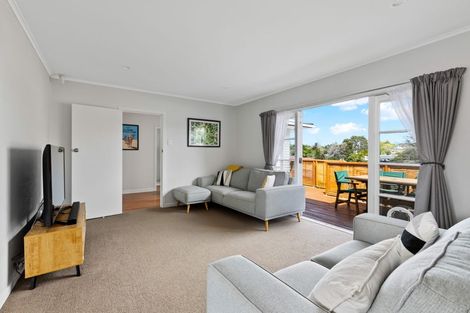 Photo of property in 15 Gill Avenue, Te Atatu Peninsula, Auckland, 0610