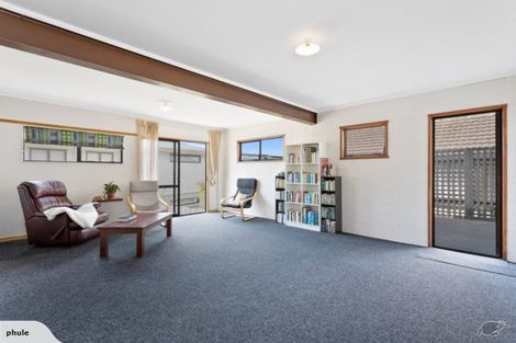 Photo of property in 1/126 Carlisle Road, Browns Bay, Auckland, 0632