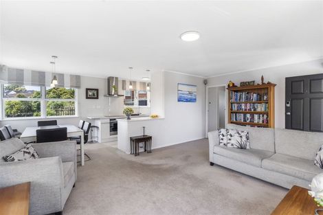 Photo of property in 2/34a Sunnynook Road, Sunnynook, Auckland, 0620