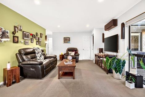 Photo of property in 72a Farquhar Road, Glendene, Auckland, 0602