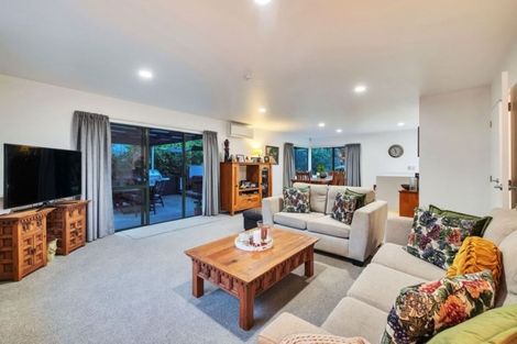 Photo of property in 2/8 Carrigans Close, Pinehill, Auckland, 0632