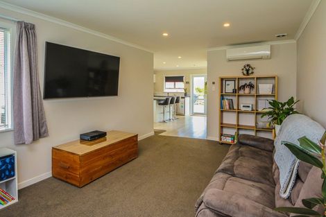 Photo of property in 30 Hadfield Crescent, College Estate, Whanganui, 4500