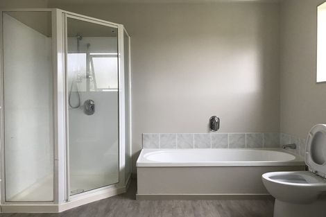 Photo of property in 2/13 Camelot Place, Glenfield, Auckland, 0629