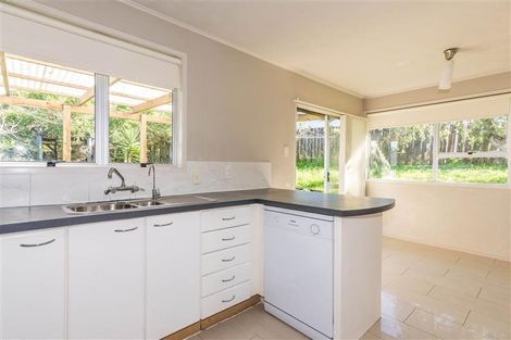 Photo of property in 49 Donovan Avenue, Massey, Auckland, 0614