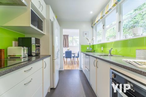 Photo of property in 106 Ruskin Road, Newlands, Wellington, 6037