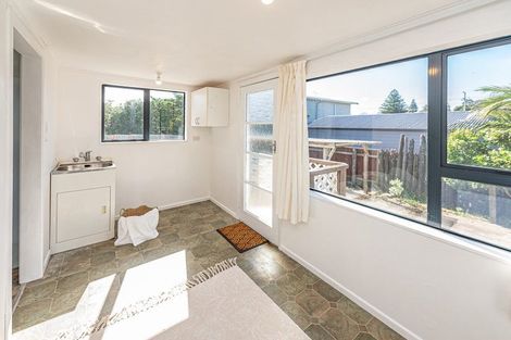 Photo of property in 12 Matai Street, Castlecliff, Whanganui, 4501