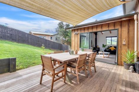Photo of property in 15 Empressa Heights, Helensville, 0800