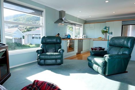 Photo of property in 8 Kotare Street, Waikanae, 5036
